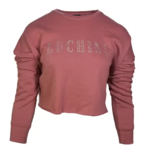 Stralende vrouw die de luxueuze Luchini croptop trui draagt, vervaardigd uit zacht fleece en versierd met fonkelende rhinestones"